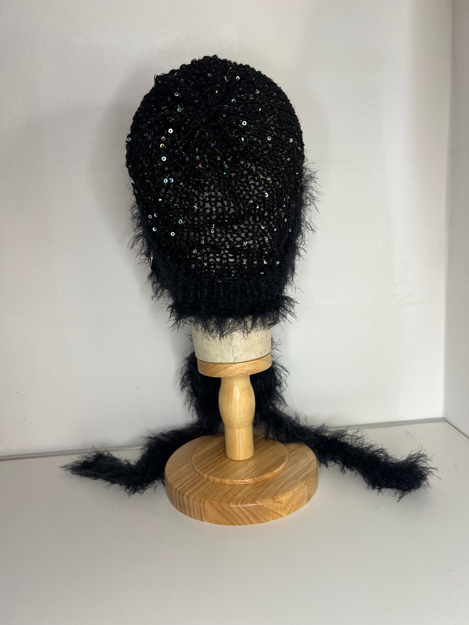 (ONE OF A KIND) SEQUIN BLACK PIERCING BONNET