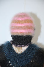 Load image into Gallery viewer, CORAL, BEIGE &amp; BLACK PIERCING BALACLAVA
