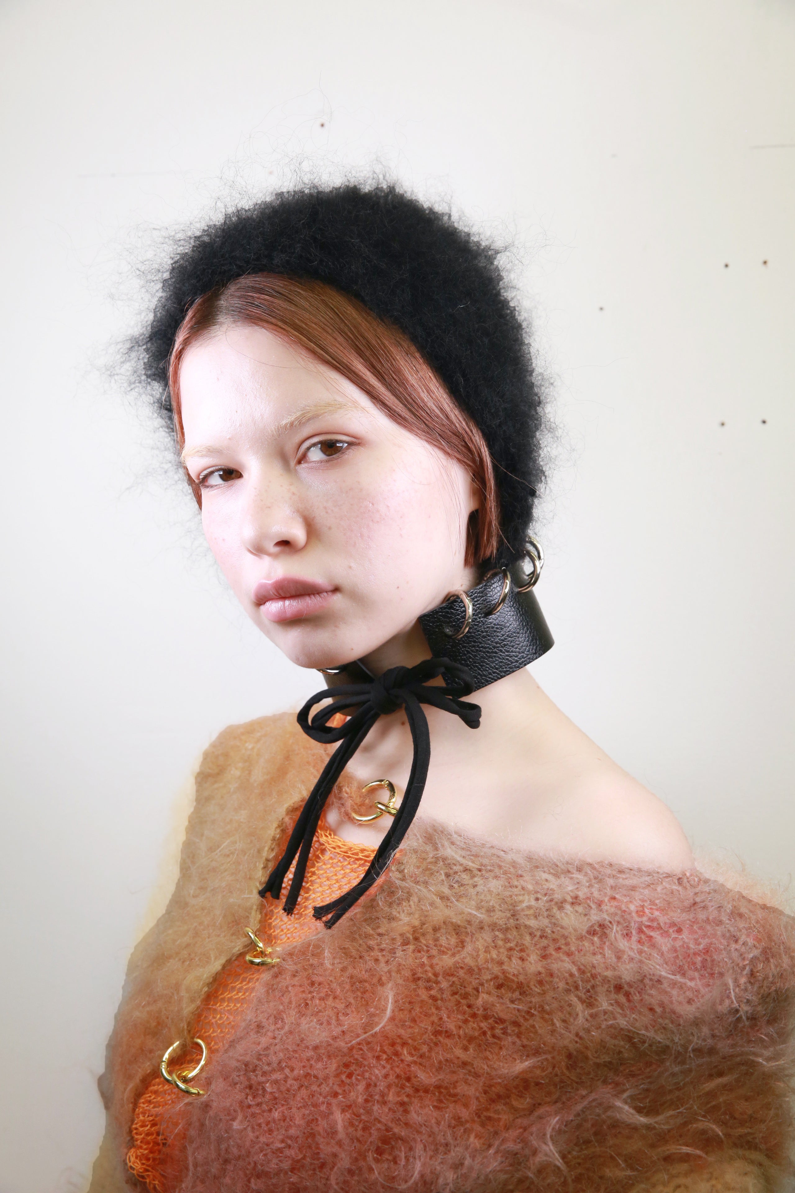 BLACK LEATHER PIERCING BONNET