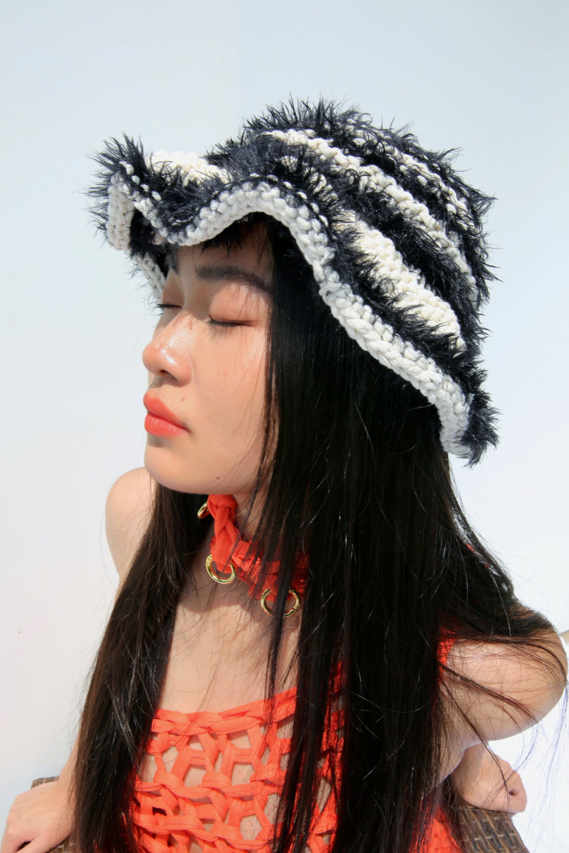 BLACK & CREAM STRIPED HAT