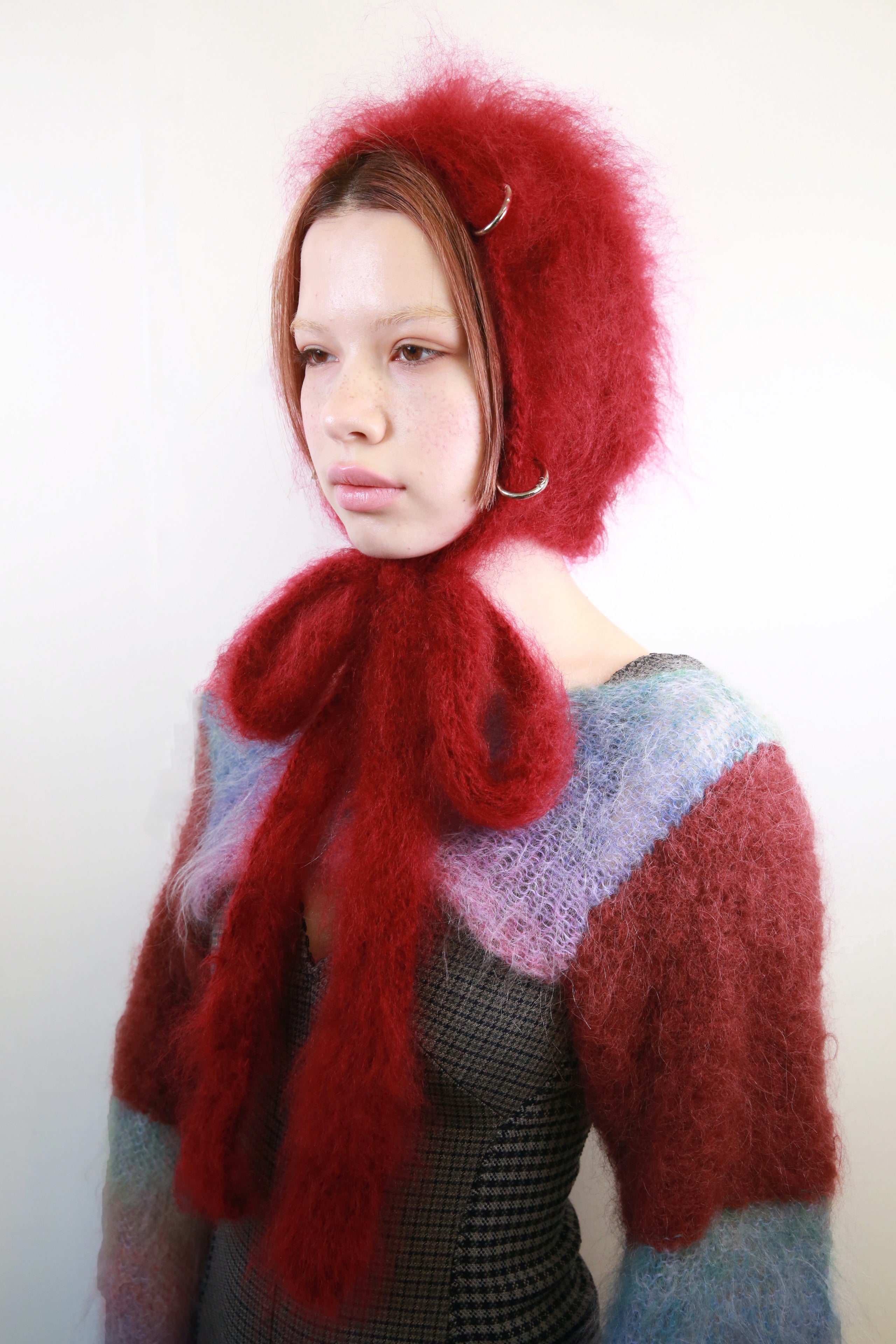 BIG RED PIERCING BONNET