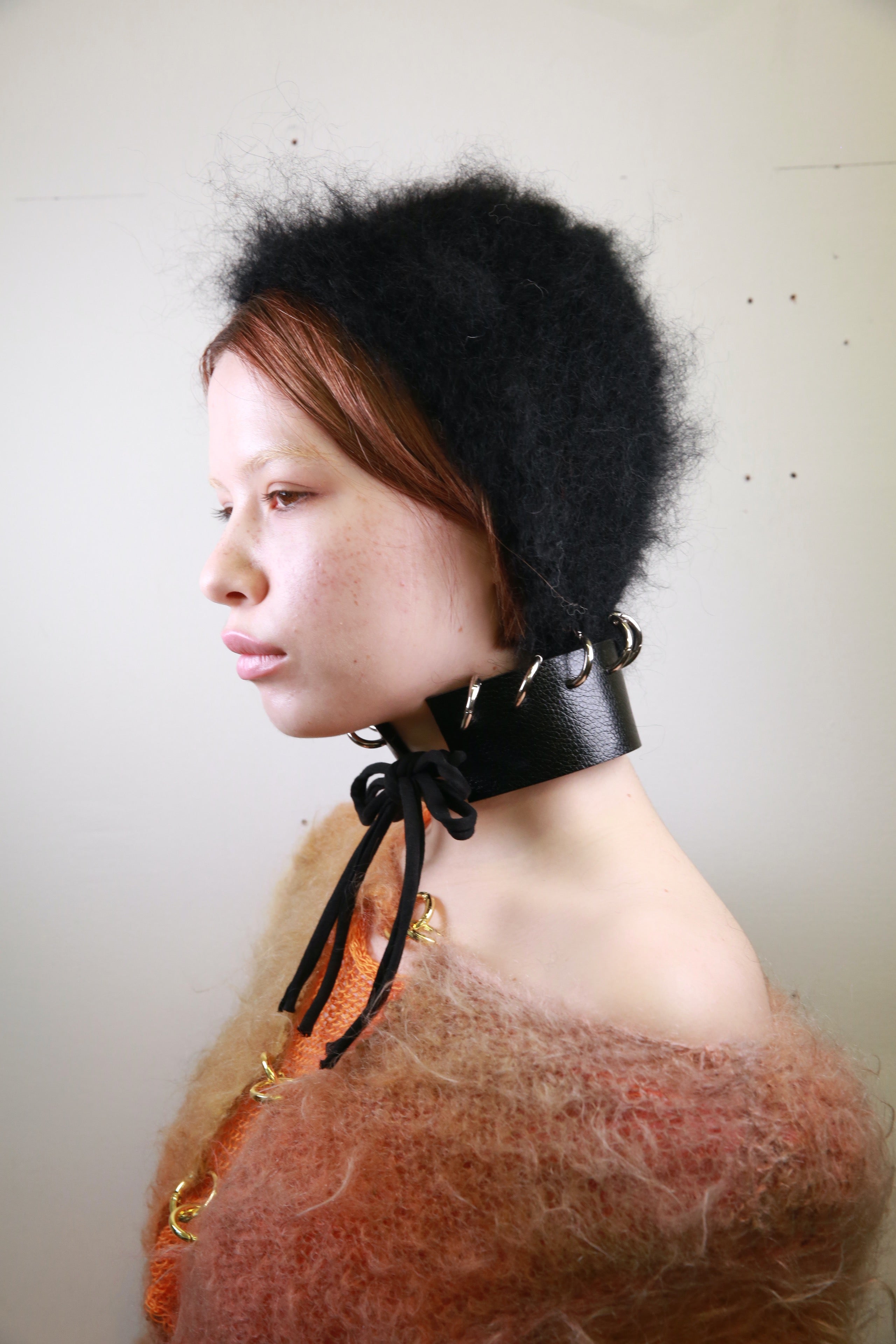 BLACK LEATHER PIERCING BONNET