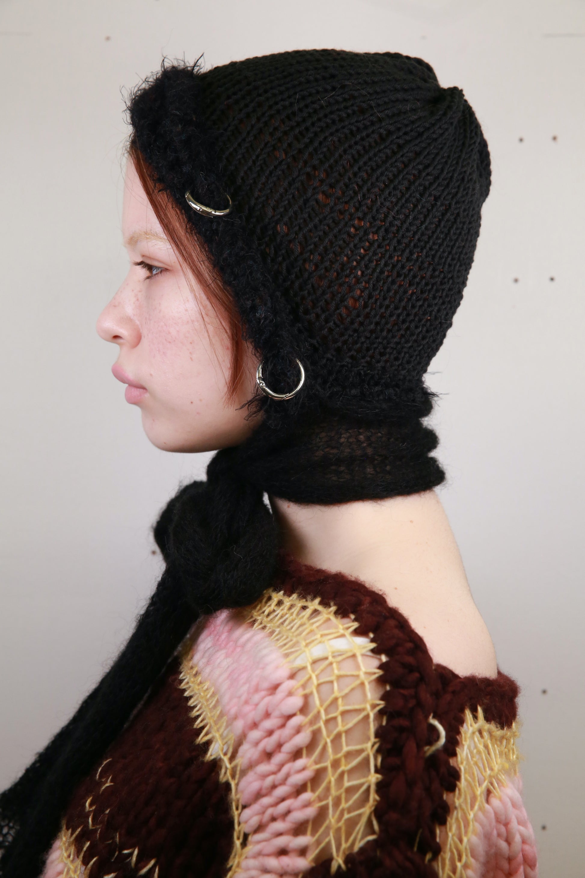BLACK PIERCING BONNET