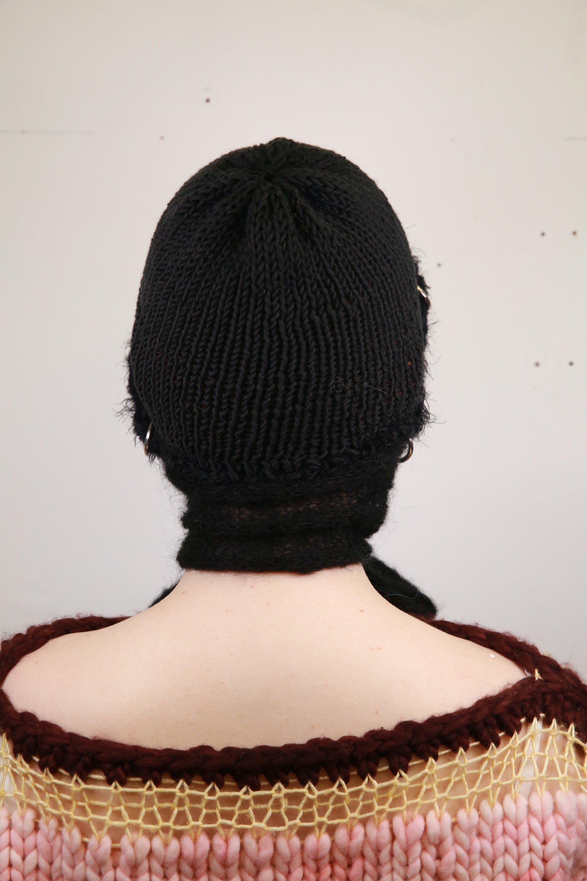 BLACK PIERCING BONNET