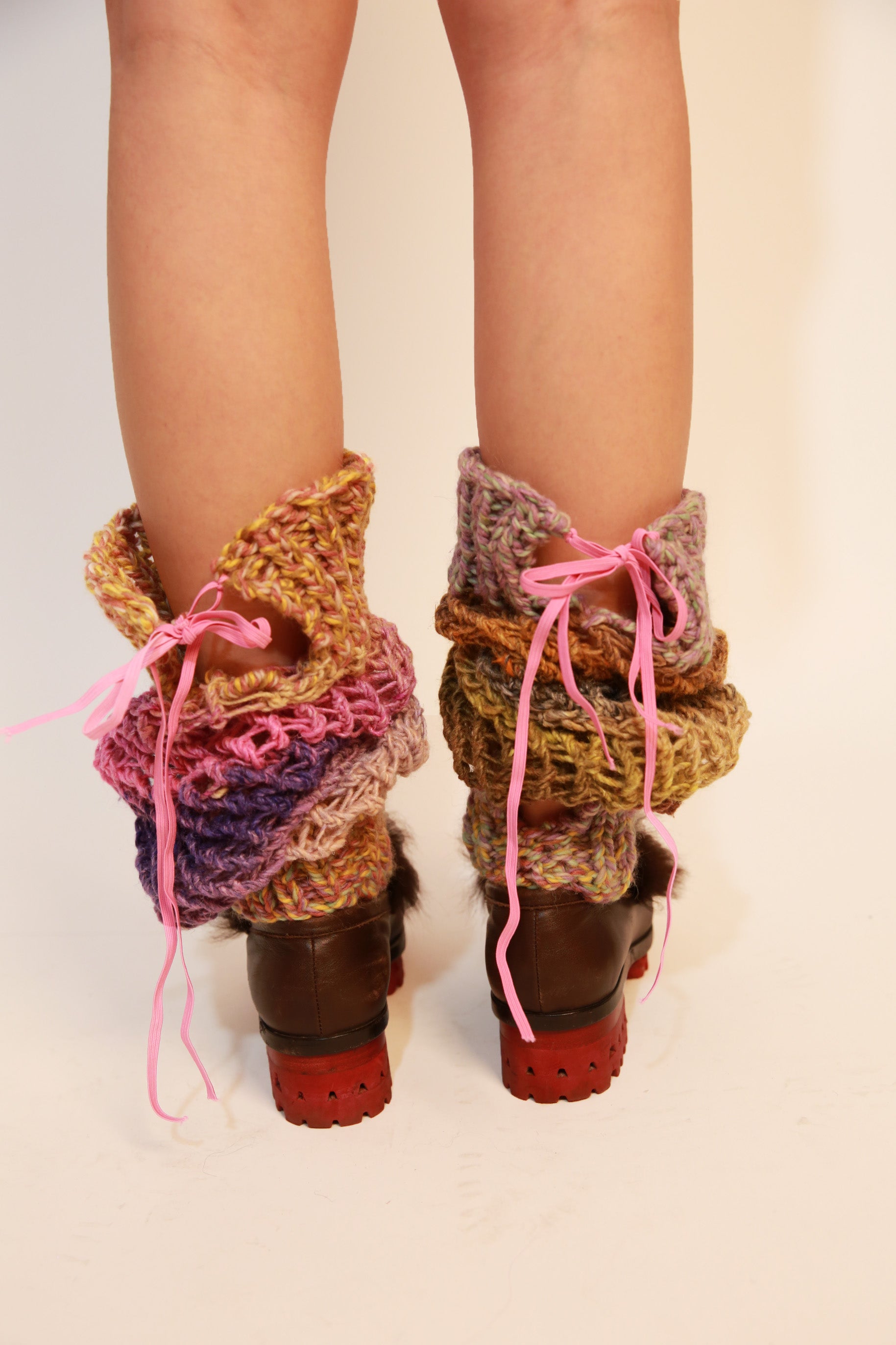 MULTICOLOUR LEGWARMERS