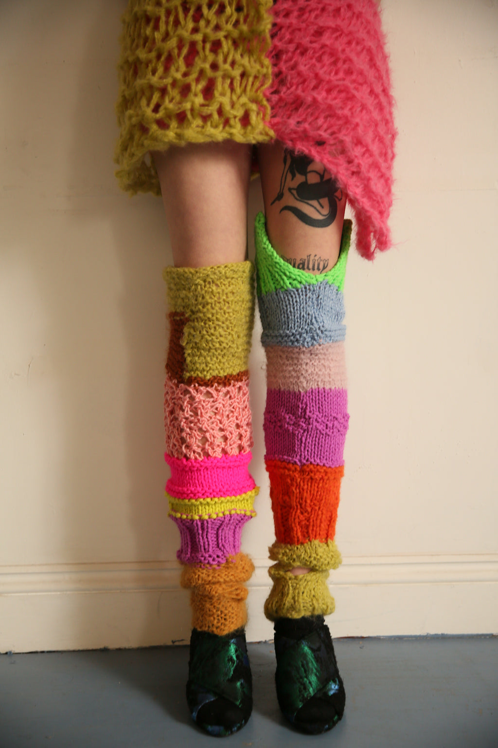 MULTICOLOUR LEGWARMERS |