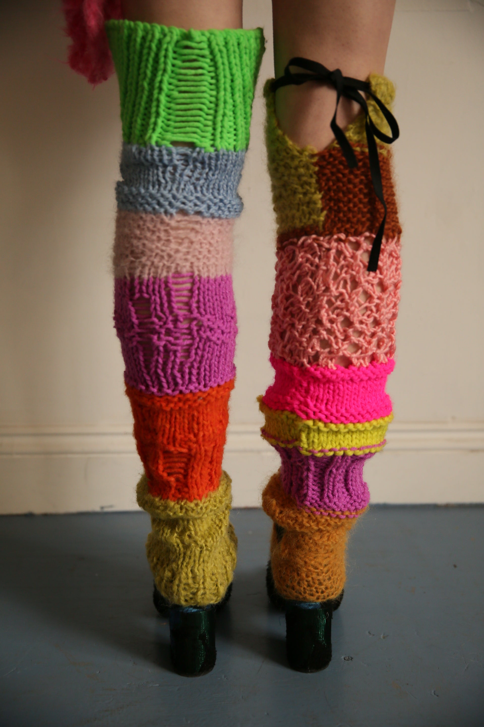 MULTICOLOUR LEGWARMERS |
