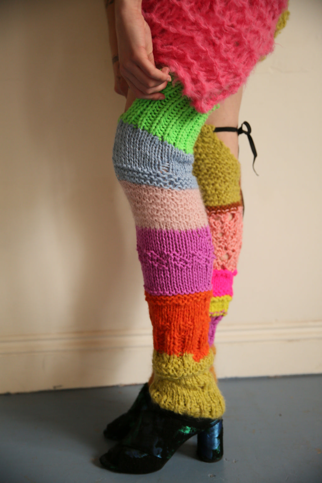 MULTICOLOUR LEGWARMERS |