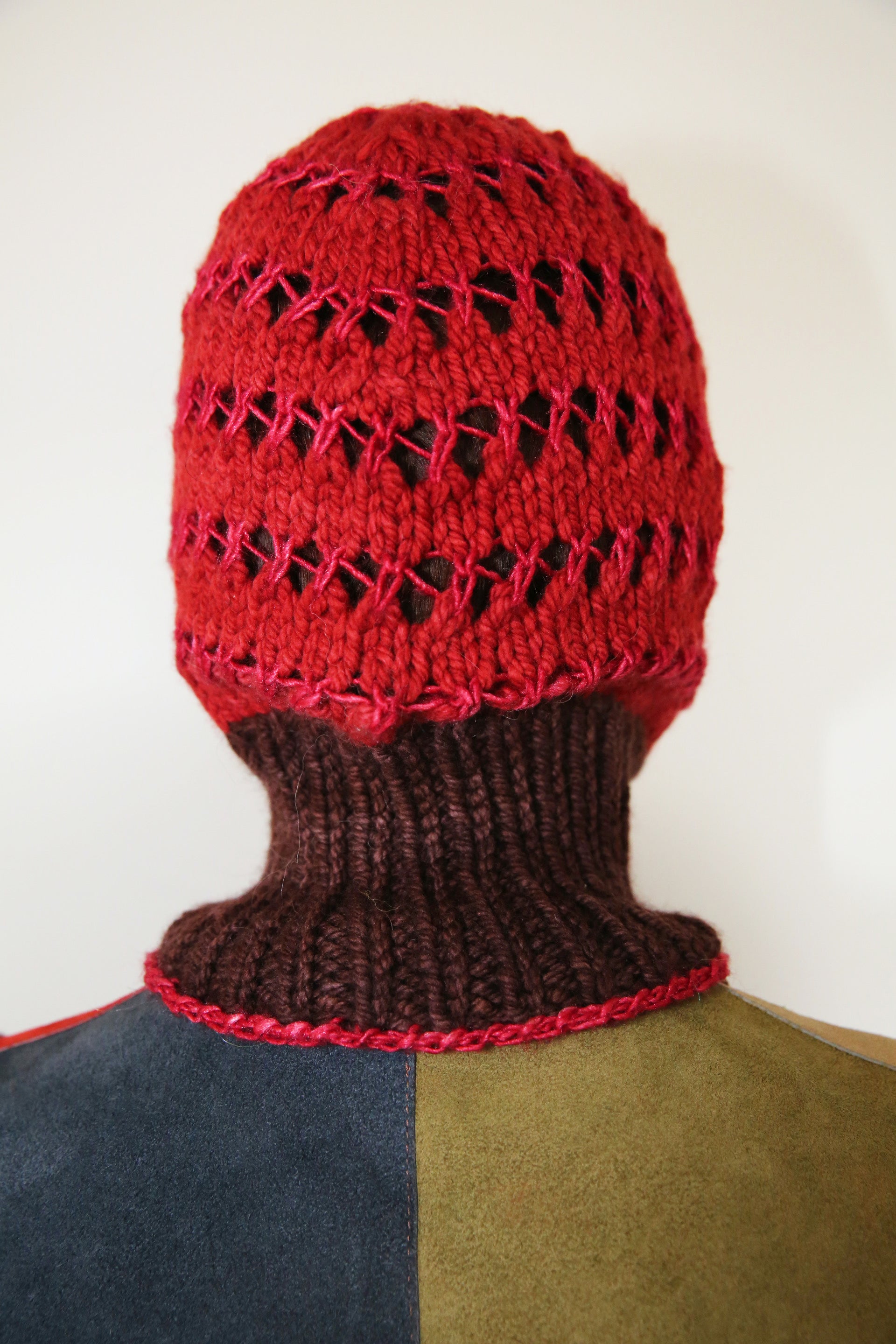 RED AND BROWN PIERCING BALACLAVA